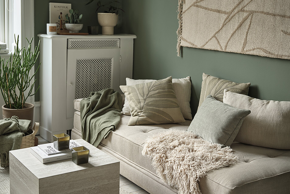Accessoires | Een gezellige sfeer in huis met sierkussens, plaid en vloerkleden