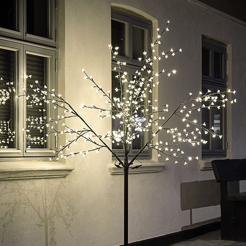 YGGDRASIL LED light tree Large LED light tree illuminating house