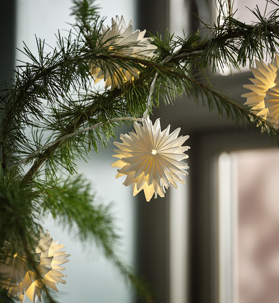 Decoratief lichtsnoer met papieren sterren en LED-lampje