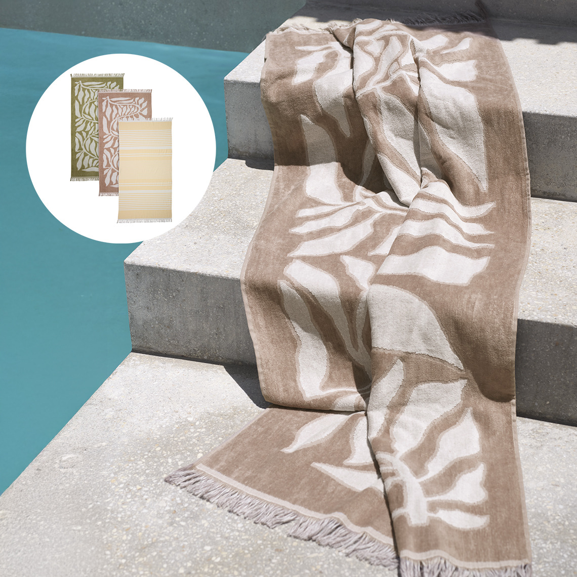 Strandhanddoek van katoen bij een zwembad