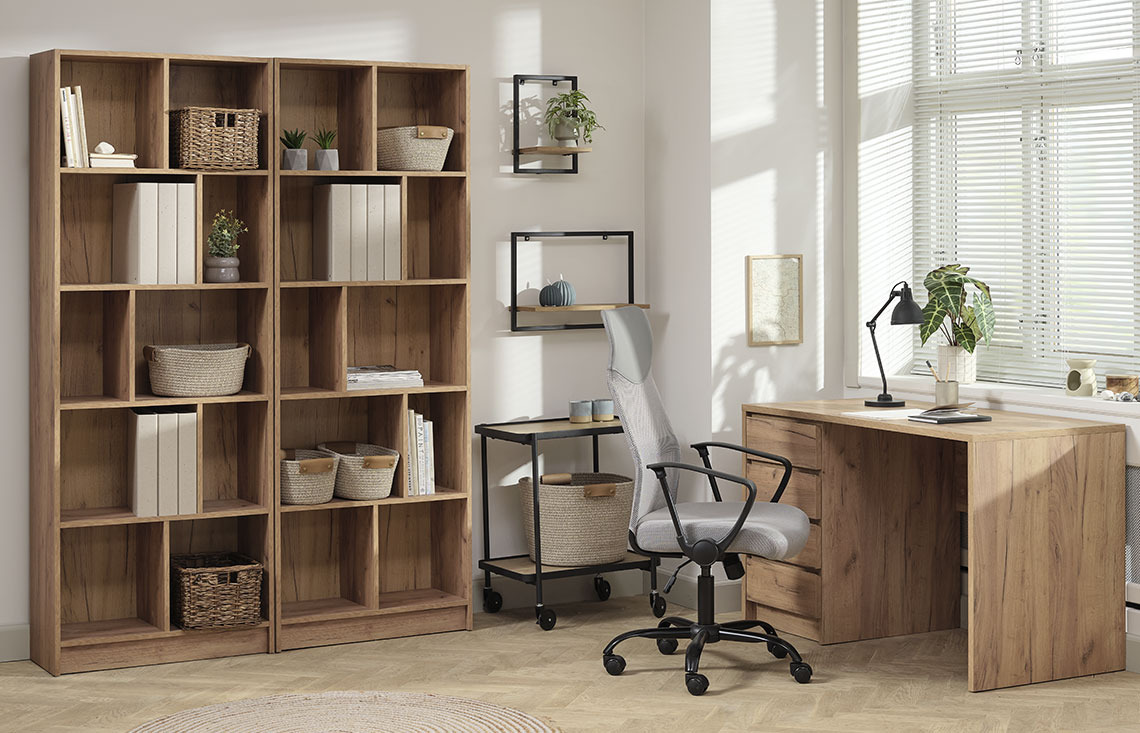 BILLUM bureaustoel, MOSBJERG kast en LIMFJORDEN bureau Stoffen bureaustoel met een kast en bureau