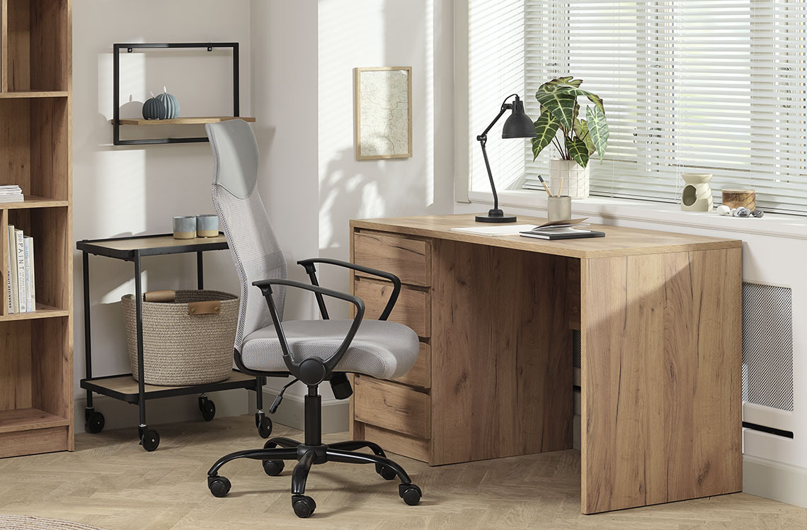 Bureau met lades in een thuiskantoor