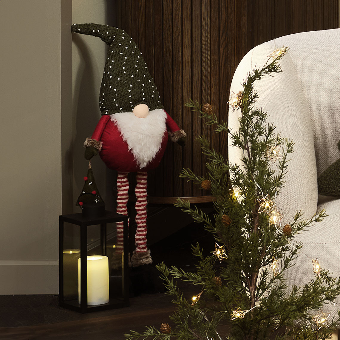 De benen van de KULDE kerstelf kunnen worden versteld Kerstelf met verstelbare benen