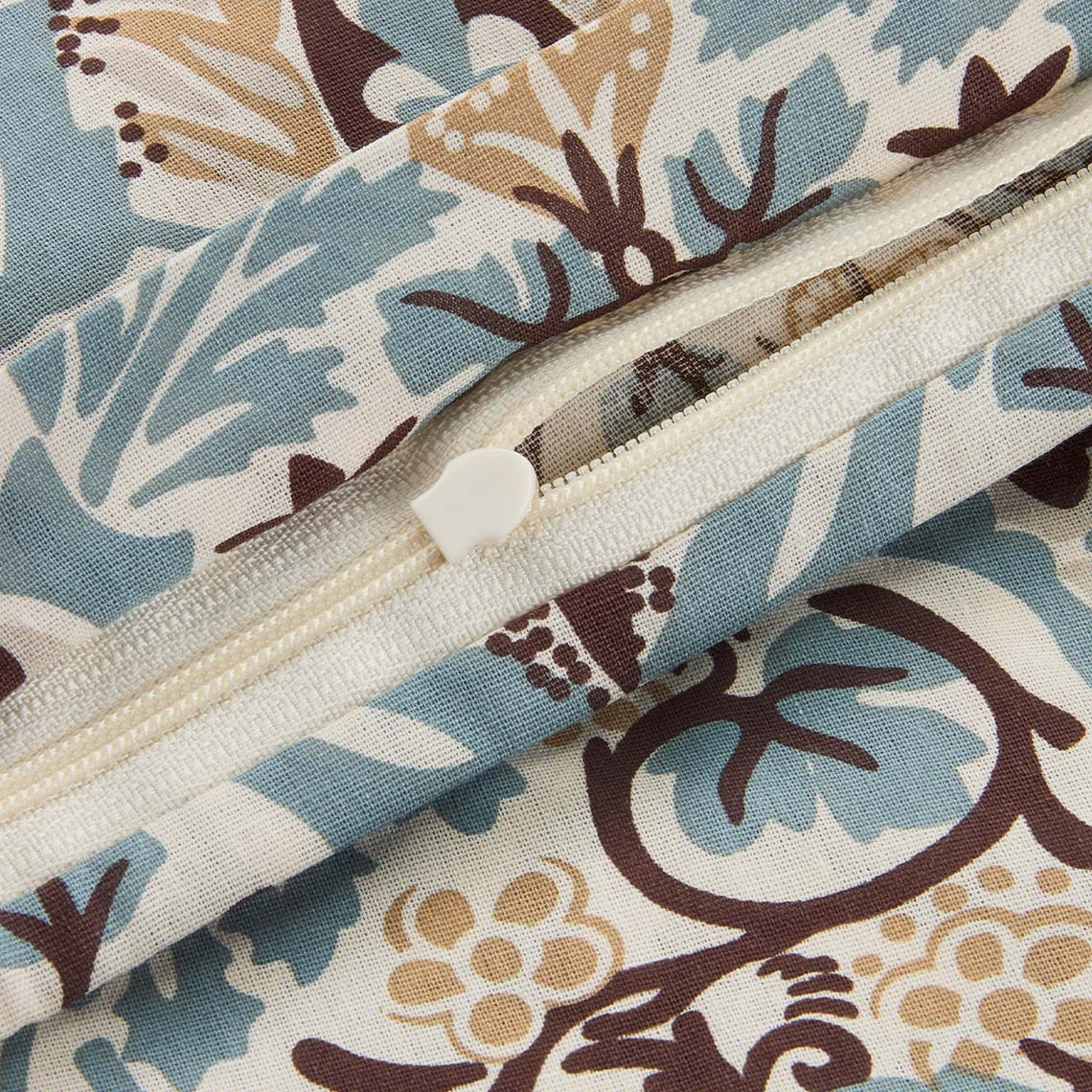 Art deco geïnspireerde dekbedovertrek in pastelblauwe en bruine kleuren