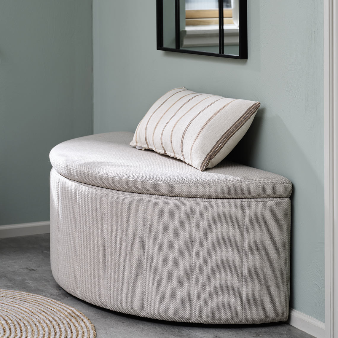 Licht zandkleurige bank