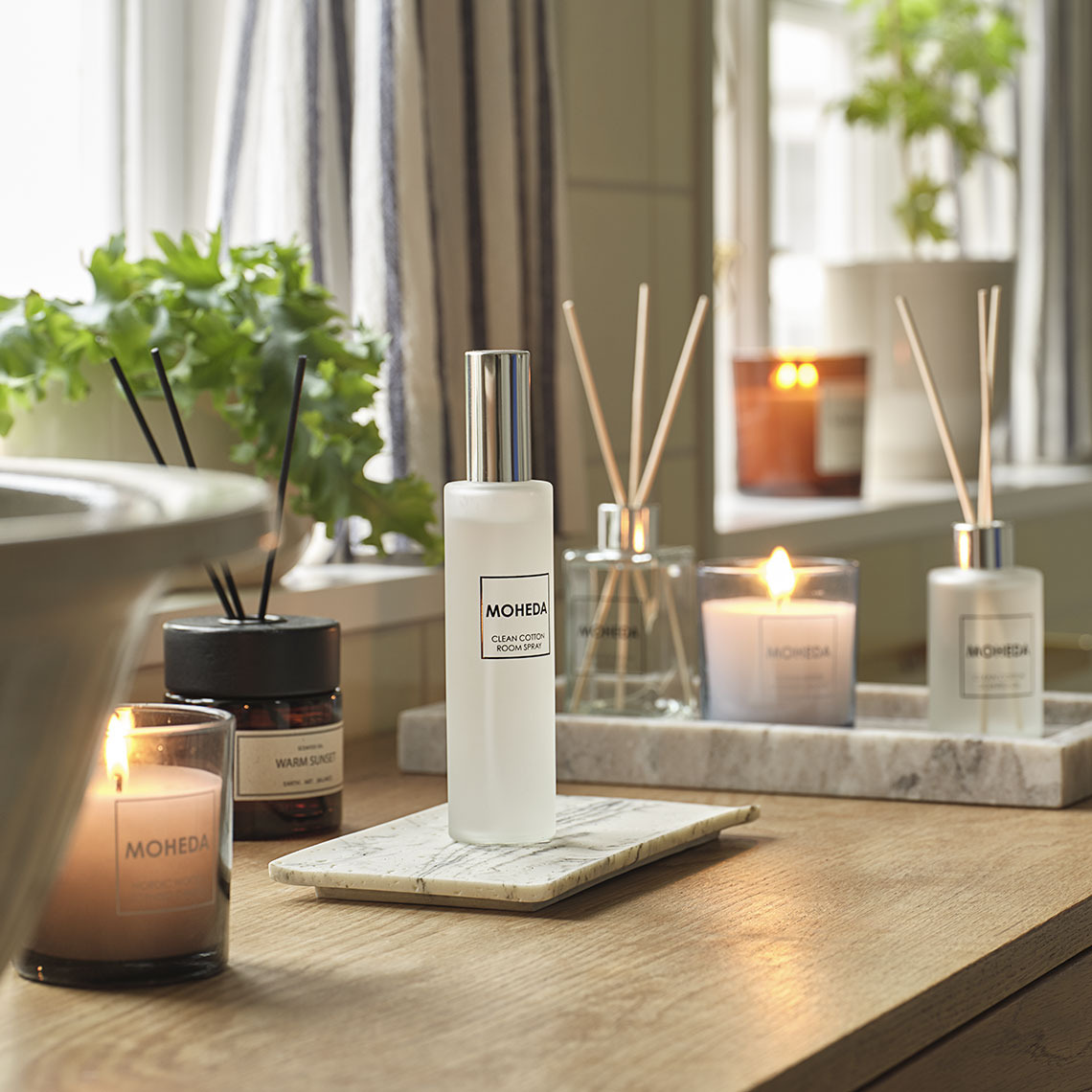 Keuken met geurkaars, roomspray en geurstokjes