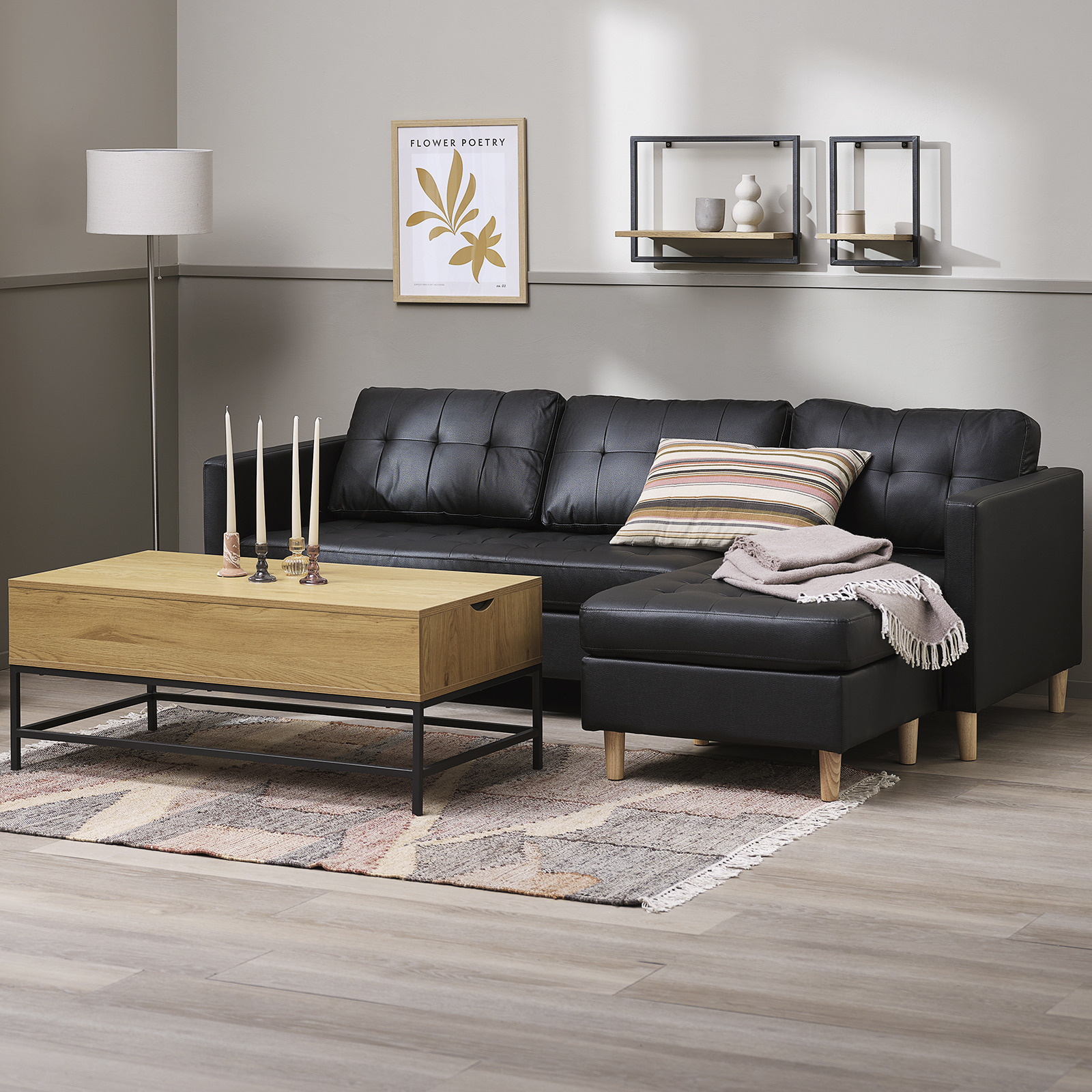 FALSLEV bank met chaise longue in zwart kunstleer Zwarte bank met chaise longue
