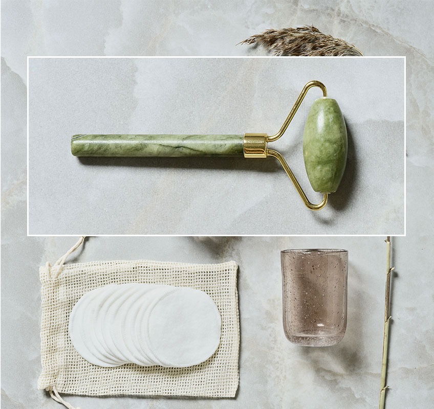 VALLSTA gezichtsroller, VAD make up pads en ESSVIK tandenborstelhouder Gezichtsroller van jade steen en herbruikbare make up pads van katoen en bamboe